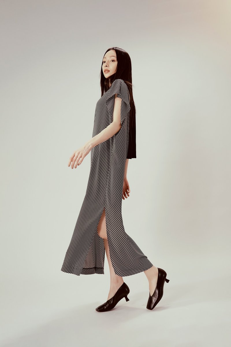 黑斜纹露背蝴蝶结洋装 - 洋装/连衣裙 - 聚酯纤维 黑色