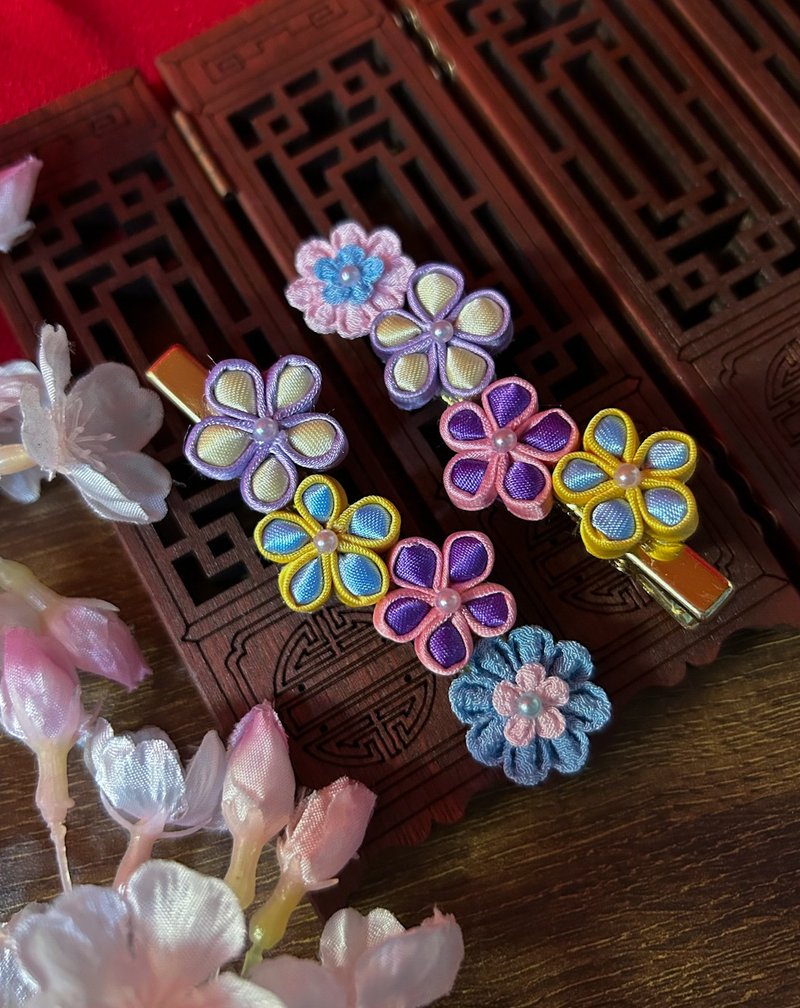 (细工布花 x 中国风) 花纽/盘扣 小花列发夹 紫粉款 - 发饰 - 其他人造纤维 红色