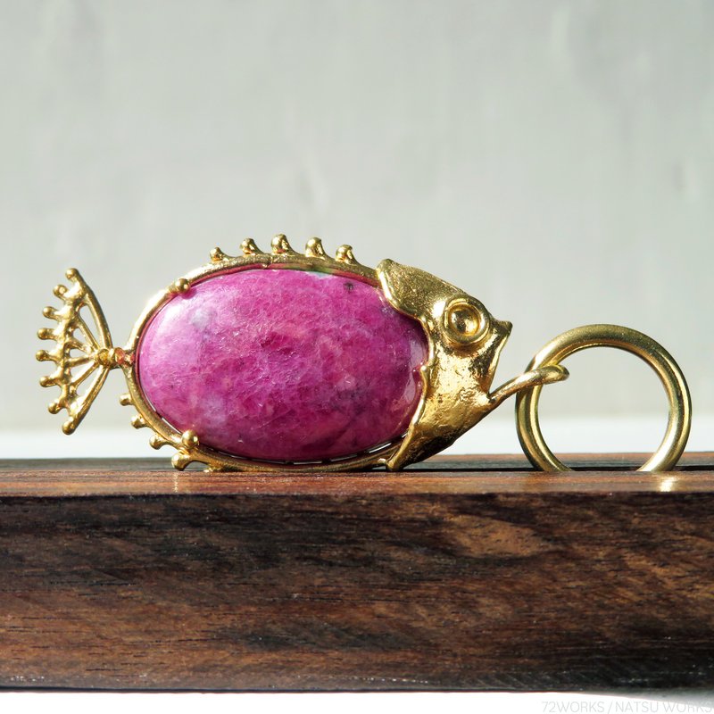 Ruby & Zoisite Fish charms - 吊饰 - 宝石 红色
