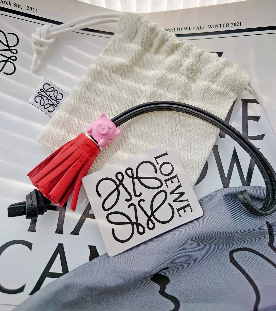 未使用品 带标签及盒 Loewe 小猪流苏包包挂饰 挂件 锁匙扣钥匙圈 - 钥匙链/钥匙包 - 真皮 粉红色