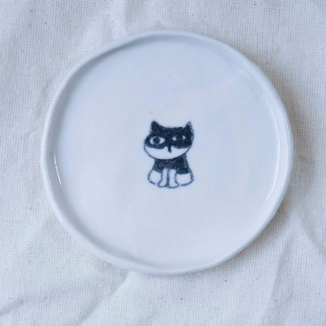有点帅的奔驰猫小碟 饰品收纳 - 浅碟/小碟子 - 瓷 白色