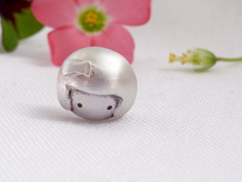 优雅的蝴蝶结女孩 · 娃娃头 | 纯银 耳针 耳环 |1款是单1个喔 ! - 耳环/耳夹 - 银 灰色