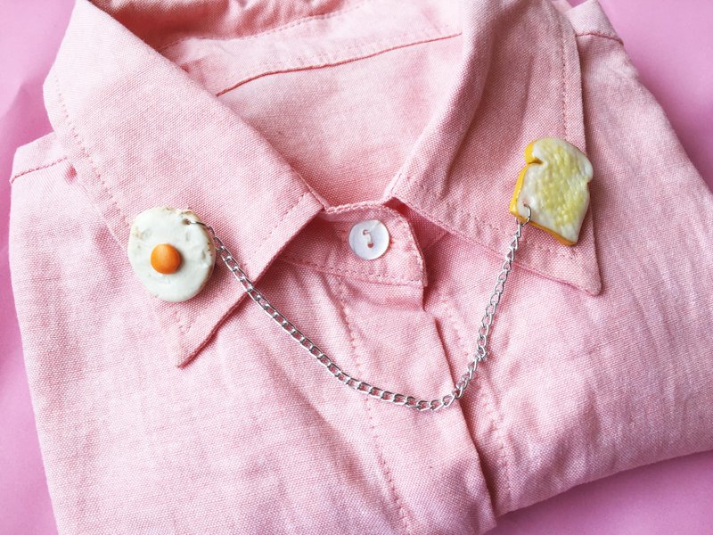 Brooch on the collar, bread + fried egg - 胸针 - 纸 白色