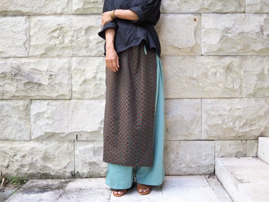 Total embroidery / wrap skirt style pants / ramune color - 女装长裤 - 棉 蓝色