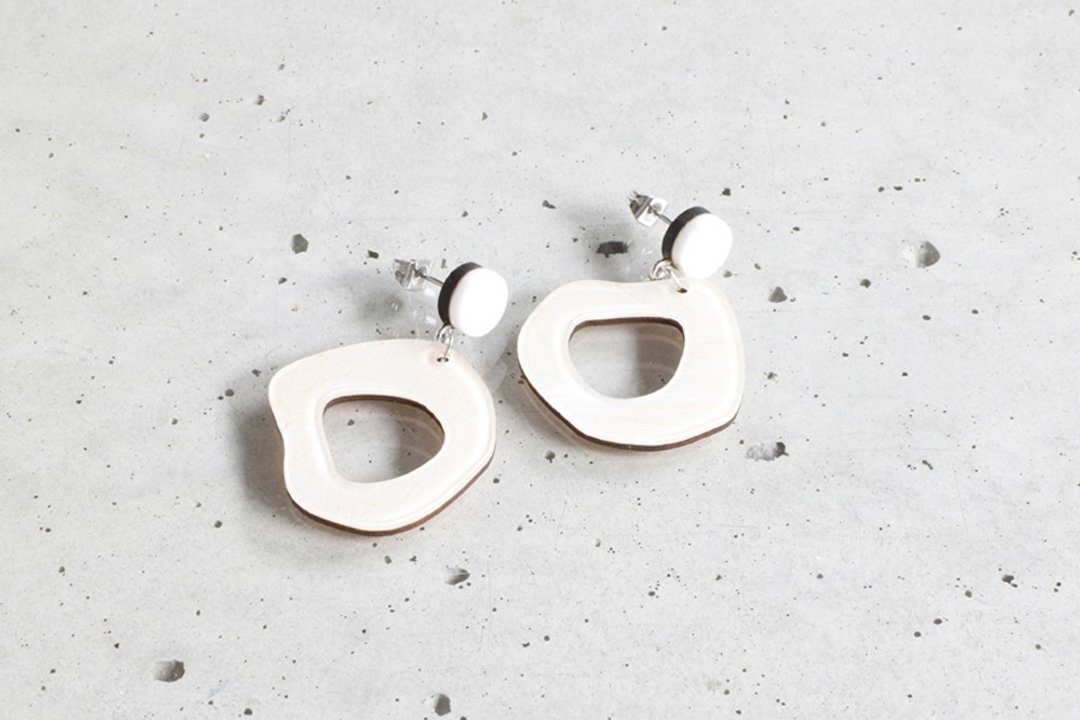 koishi Hall earrings / WHITE - 耳环/耳夹 - 压克力 白色