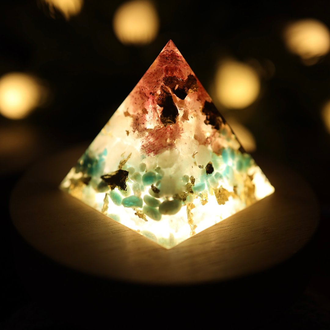 【母亲节礼物】夏日莓果冰品奥刚金字塔小夜灯 - 粉晶 Orgonite 奥根 - 灯具/灯饰 - 水晶 粉红色