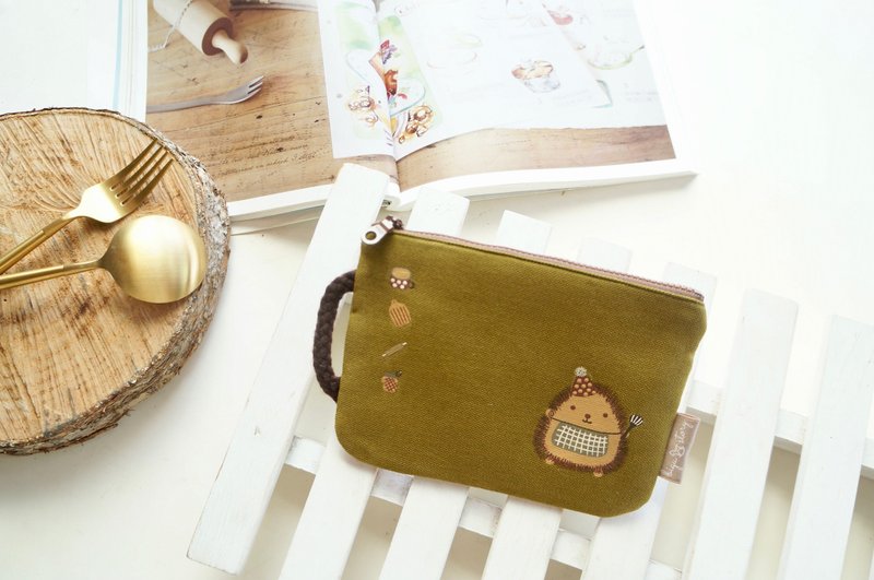 手绘森林小刺猬小物包/随身小包 绿 - 化妆包/杂物包 - 棉．麻 绿色