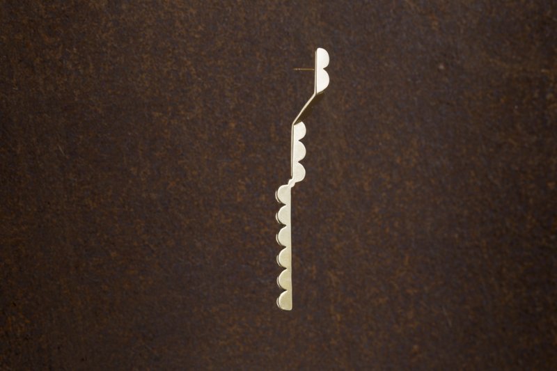 Upset / Upturn 胡子小姐 折 直式长耳环 Silver Long Earrings - 耳环/耳夹 - 铜/黄铜 金色