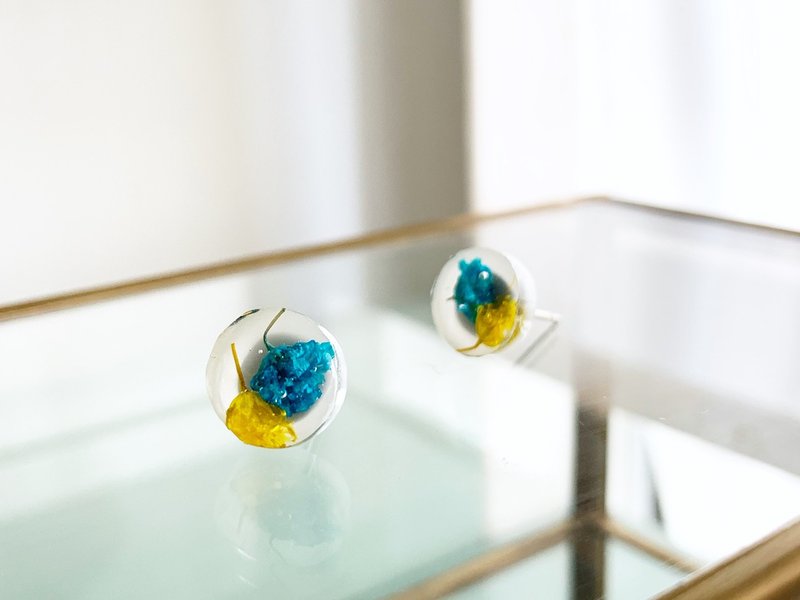 Bright blue and yellow haze grass stud (one grain) resin earrings (10mm) Vol.1 - 耳环/耳夹 - 其他材质 蓝色