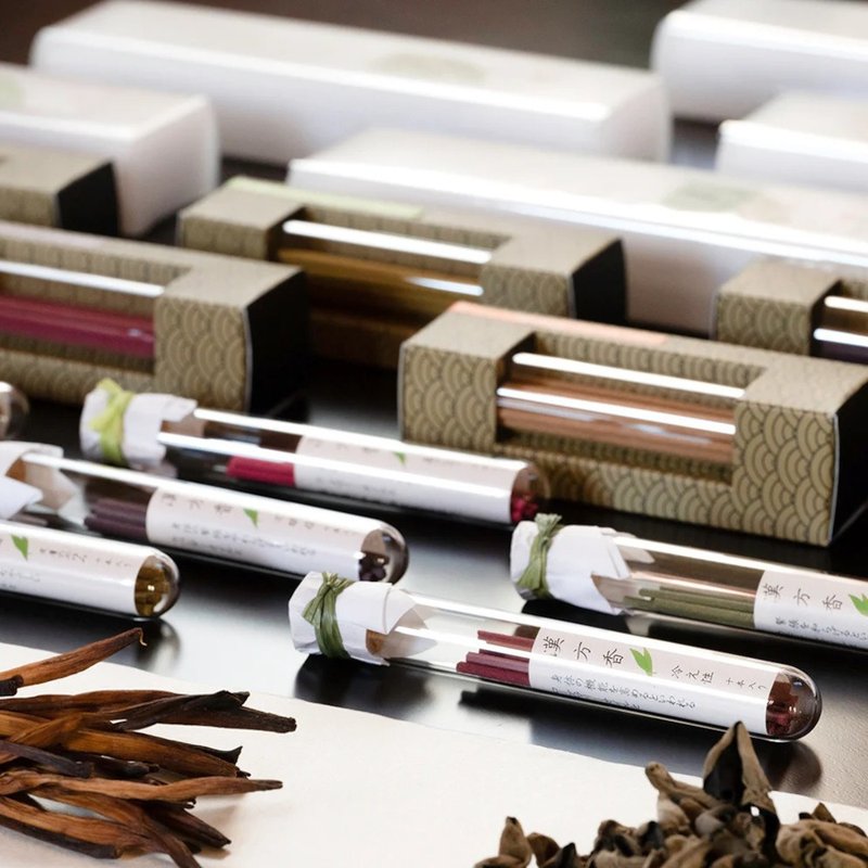 日本悠悠庵【汉方药香】调理失眠、僵硬的肩膀、皮肤瘙痒、便秘 - 香薰/精油/线香 - 浓缩/萃取物 