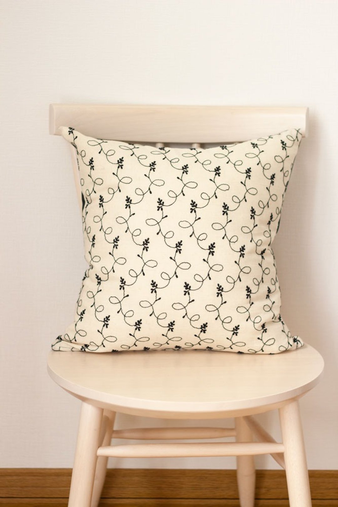 Cushion Cover Botanical Stitch Black Limited Quantity - 枕头/抱枕 - 棉．麻 黑色