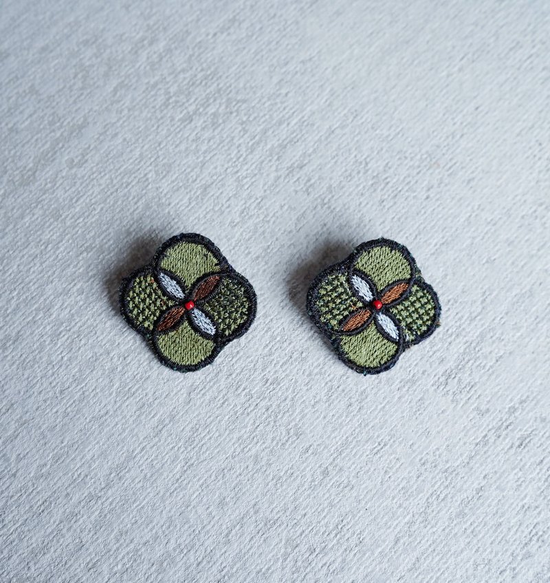 柳叶绿 小圈花绣线银针耳环一对 - 耳环/耳夹 - 绣线 绿色