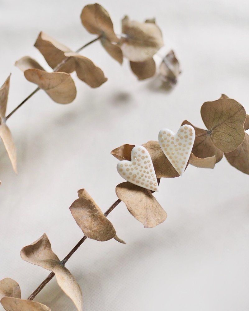 手绘波波点爱心软陶耳钉 - 耳环/耳夹 - 其他材质 白色