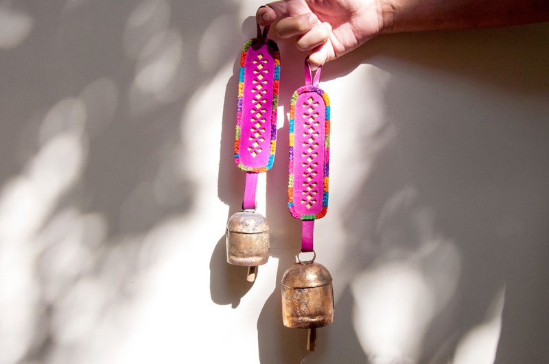 手工皮革彩绘牛铃 波西米亚风格牛铃 皮革牛铃-桃红皮革 彩色流苏 - 摆饰 - 真皮 多色