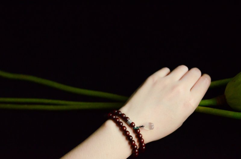 【爱莲说】印度小叶紫檀6mm 南红玛瑙荔枝冻莲蓬 清新文艺手链 - 手链/手环 - 木头 红色