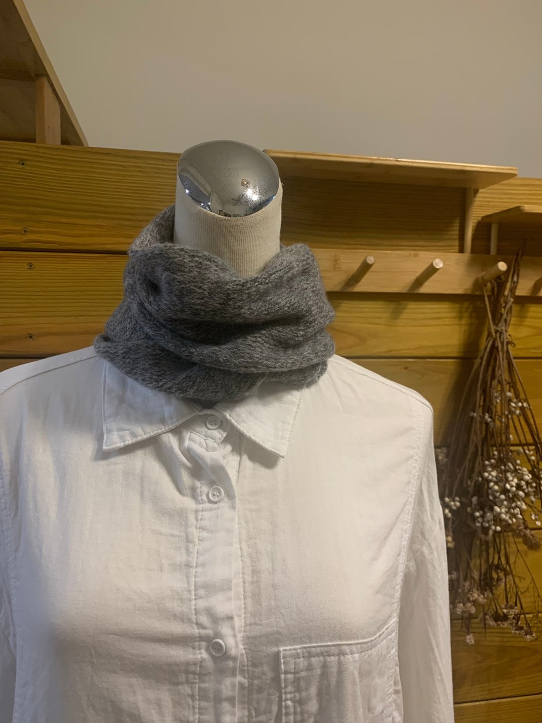 浅灰蝉翼中性围脖。优质的轻柔。约45g。可绕2圈 - 围巾/披肩 - 羊毛 