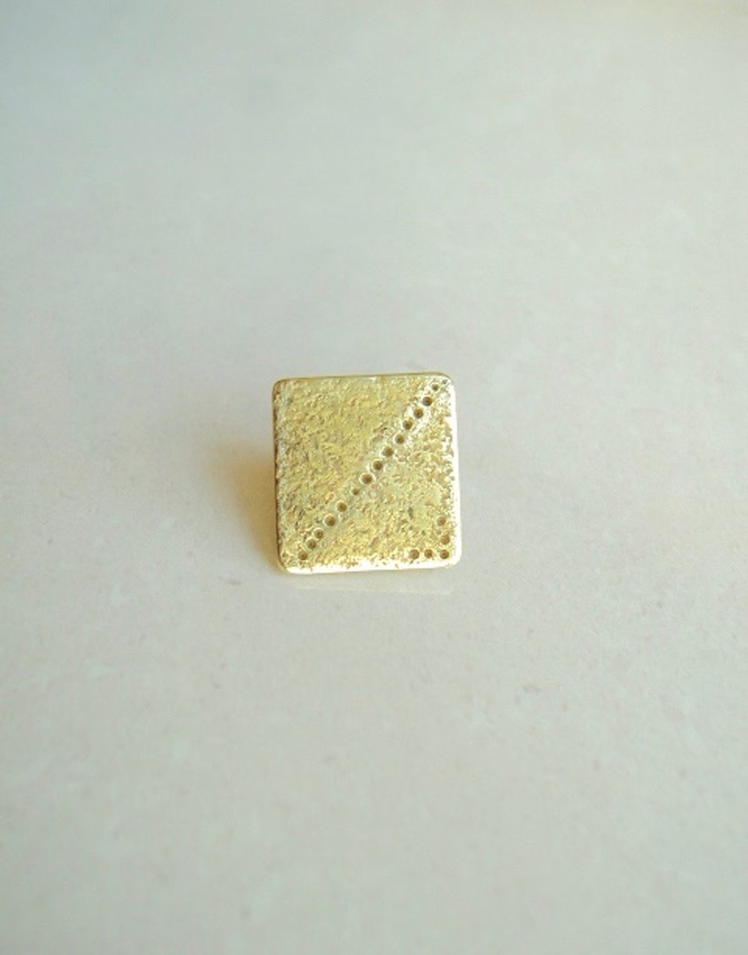 Square / pin brooch - 胸针 - 其他金属 金色