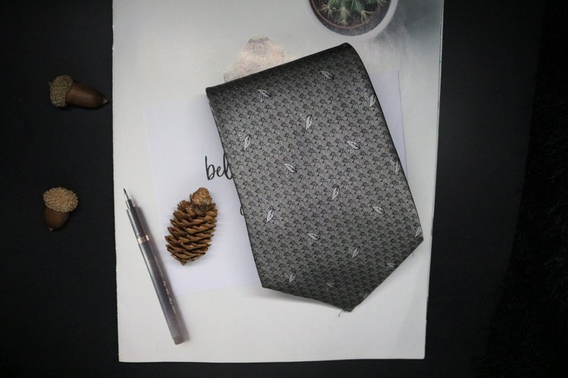灰色葉子印花100%桑蠶絲領帶時尚型男necktie - 领带/领带夹 - 丝．绢 灰色