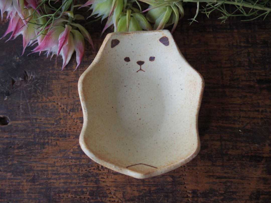 Tiny plate with Polar bear - 盘子/餐盘/盘架 - 陶 黑色