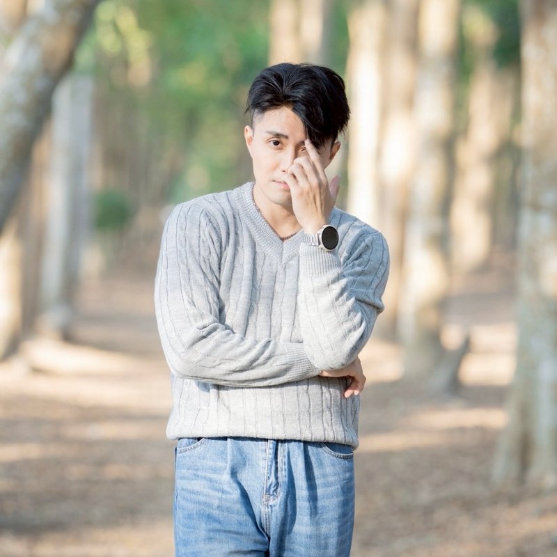 晨光柔织 V 领针织毛衣 四色 - 男装针织衫/毛衣 - 聚酯纤维 灰色