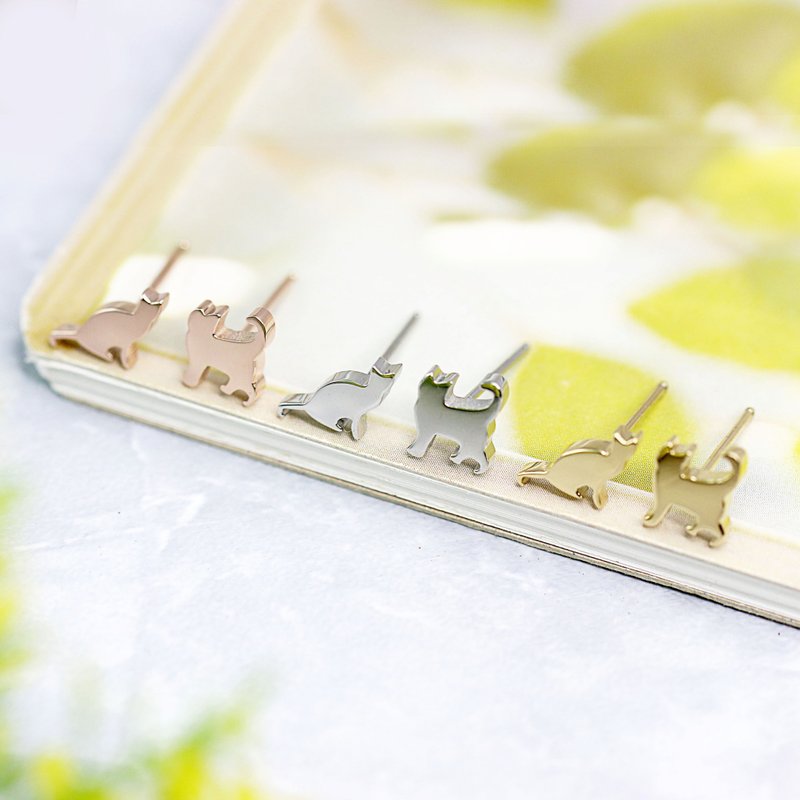 俏皮猫咪耳环  医疗钢 - 耳环/耳夹 - 不锈钢 金色