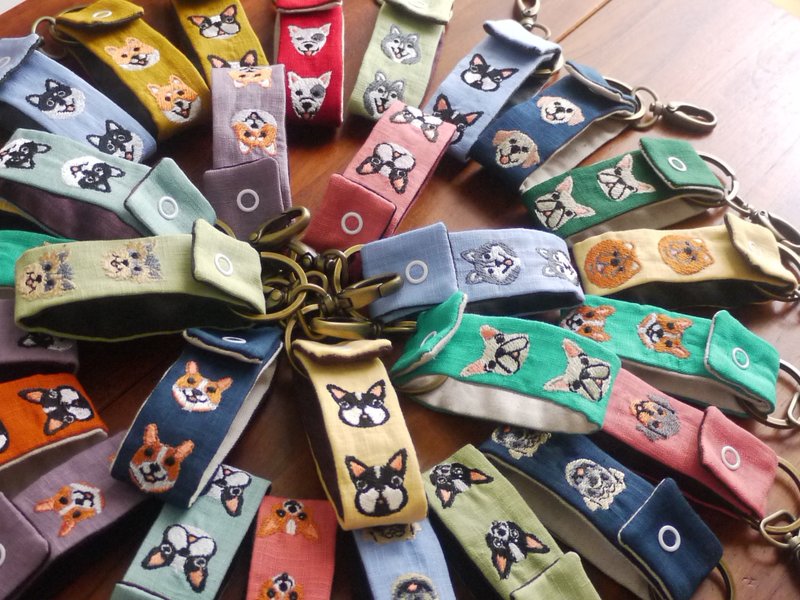 哈哈狗 刺绣 长条钥匙圈 狗头 吊饰 免费绣中英文单字缩写 - 钥匙链/钥匙包 - 绣线 多色