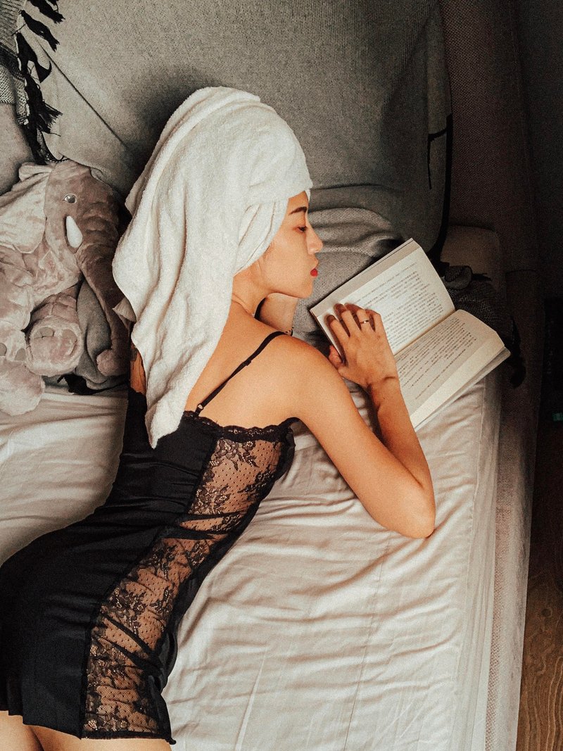 侧蕾丝挖空设计弹性睡裙 - 居家服/睡衣 - 聚酯纤维 黑色