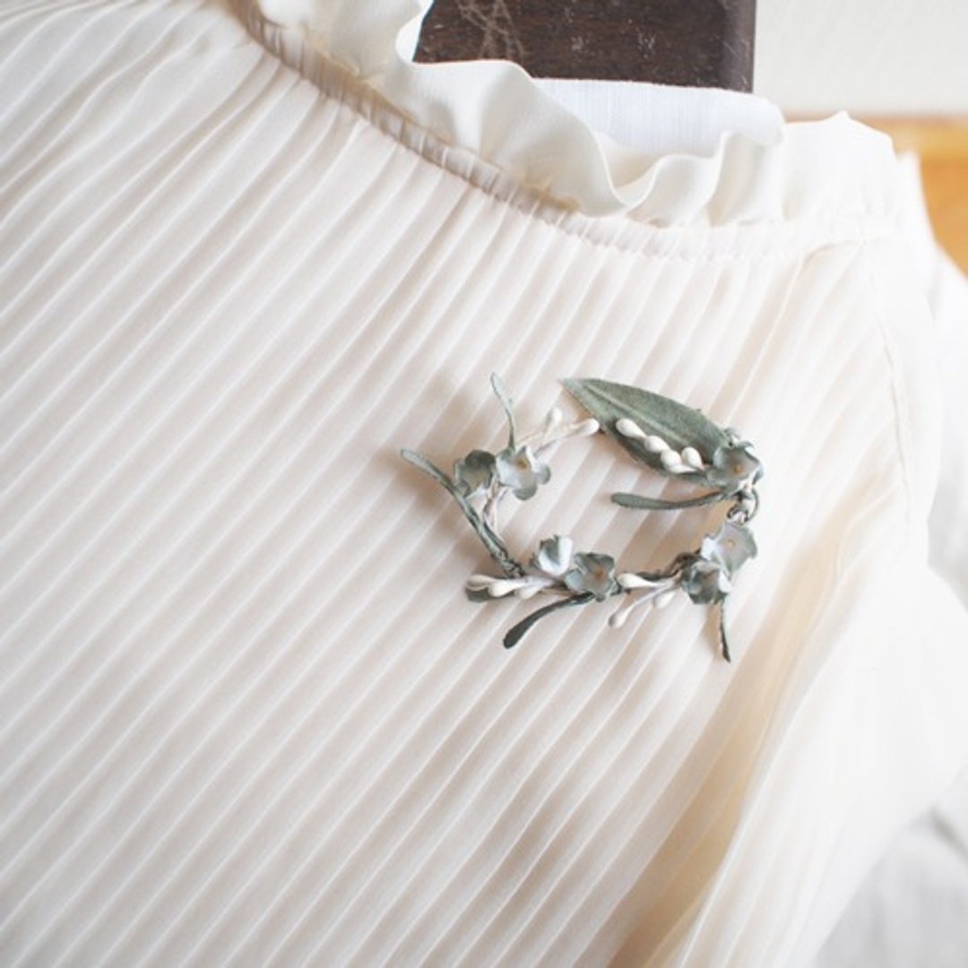 Oval brooch.Lily of the valley.Natural style. - 胸针 - 棉．麻 