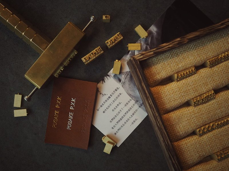 仅针对店内产品 英文字符组合 皮具刻字服务 可选压印/烫金/烫银 - 其他 - 真皮 多色