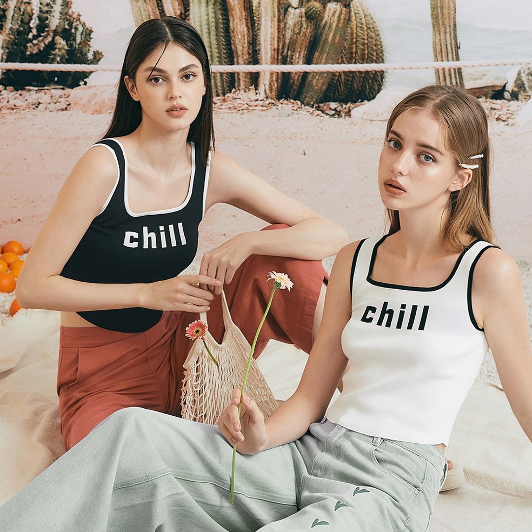 OUWEY欧薇 Chill方领针织配色短版背心(黑/白)3222195707 - 女装背心 - 其他材质 