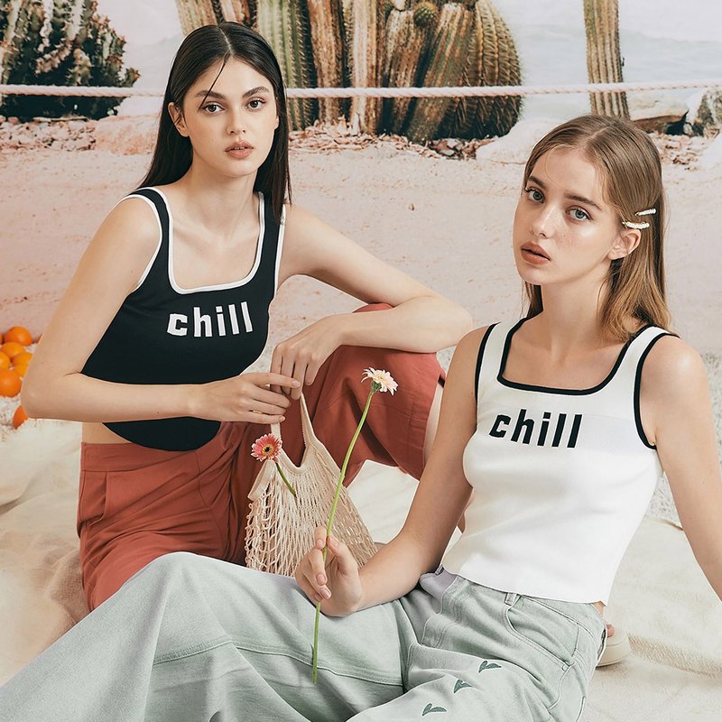 OUWEY欧薇 Chill方领针织配色短版背心(黑/白)3222195707 - 女装背心 - 其他材质 