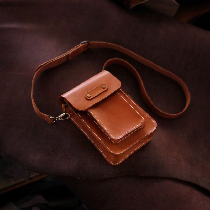 迷你斜背包。手缝皮革材料包。BSP168 - 皮件 - 真皮 咖啡色
