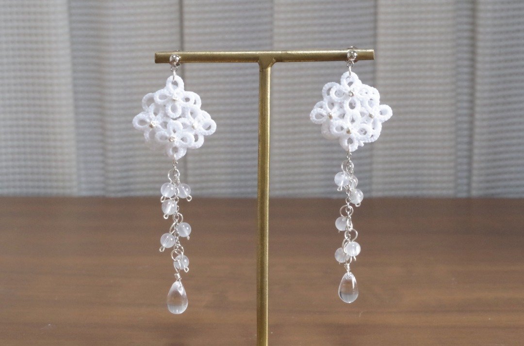 tatting 蕾丝小花与水滴耳环・银木犀 - 耳环/耳夹 - 棉 白色