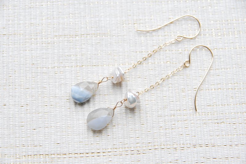 Striped opal and poppy earrings White 14kgf - 耳环/耳夹 - 半宝石 蓝色