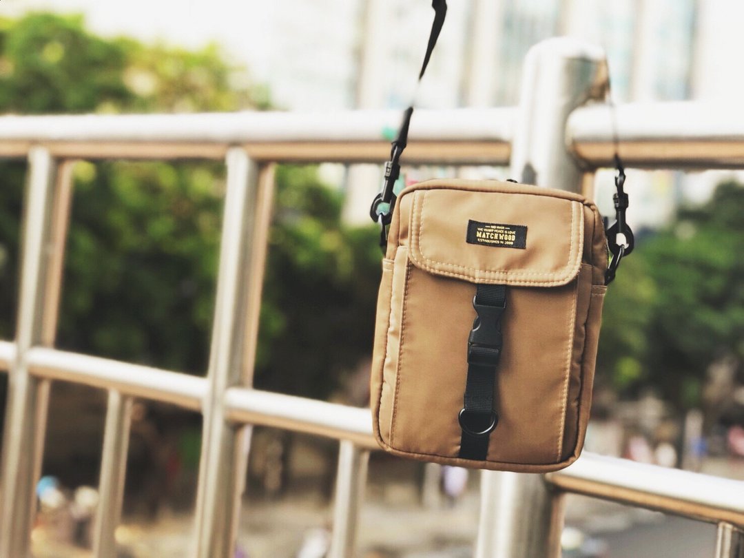 沙色工装小包 Matchwood Pacer Pouch 防泼水 随身小包  咖啡色款 - 侧背包/斜挎包 - 防水材质 金色