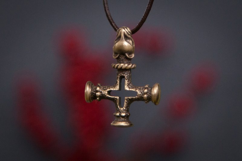 青铜吊坠十字架, 带有维京风格的狼形象。异教风格的狼头项链。 - 项链 - 其他材质 橘色