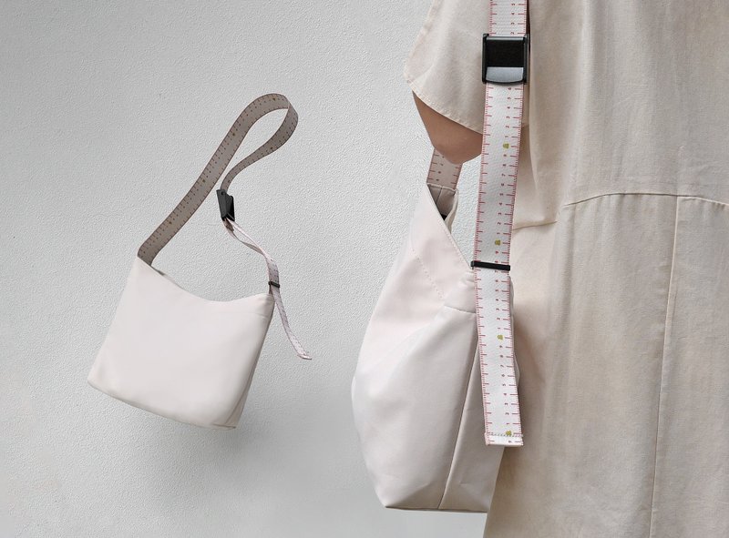 卷尺背带斜背包 (白)  【北艺中心 × MoreMoreToe 联名款】 - 侧背包/斜挎包 - 其他材质 白色