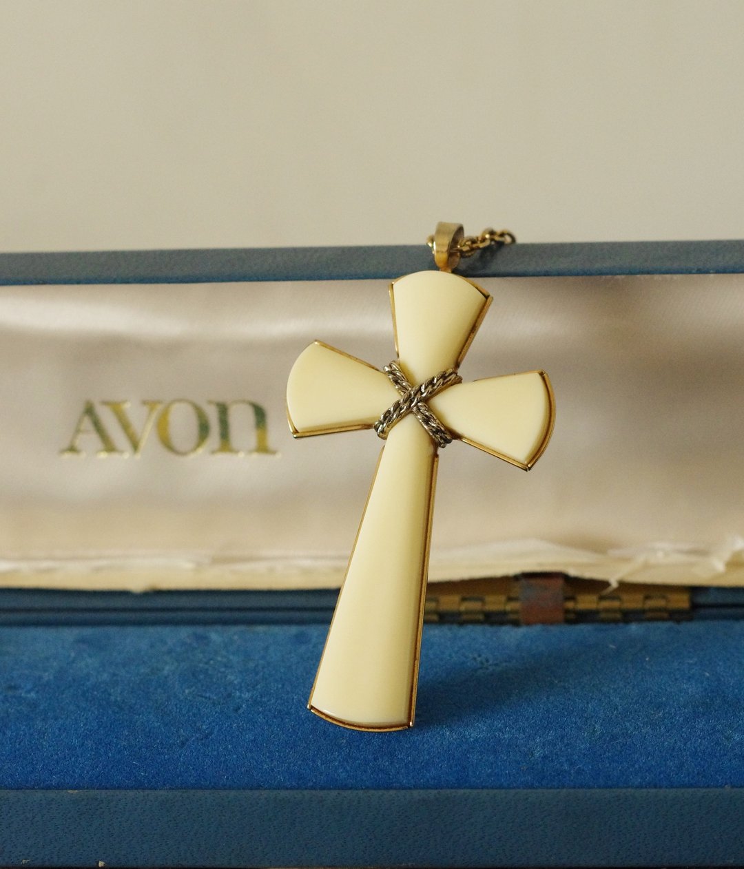 古董Avon 70年代白色信仰十字架耶稣基督项链 N631 - 项链 - 其他金属 银色