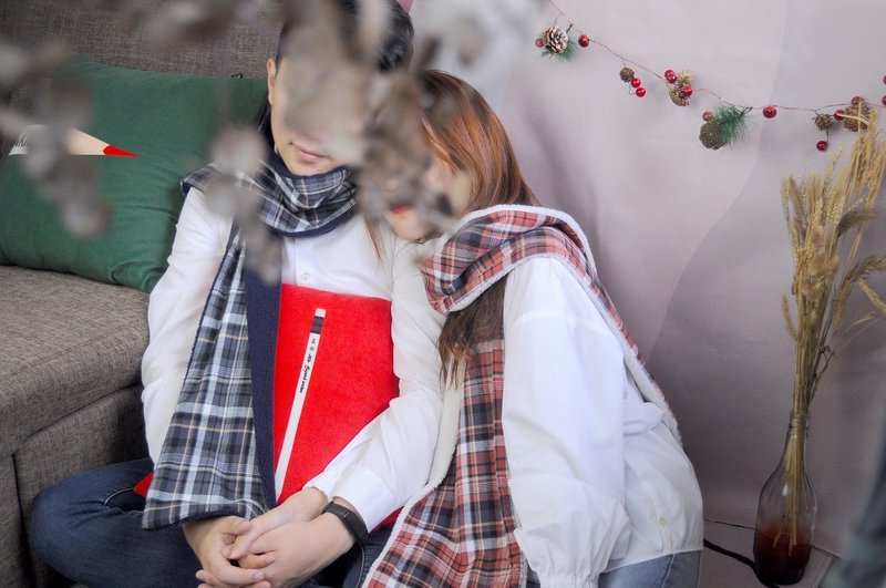 24小时出货 - 格仔拼毛毛围巾(深蓝格) - 围巾/披肩 - 棉．麻 蓝色