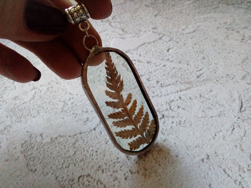 Glass dry fern necklace. Handmade stained glass pressed fern witch pendant. - 项链 - 玻璃 银色