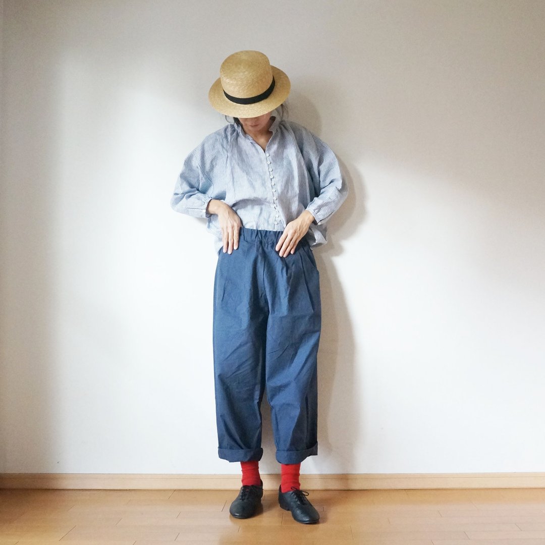 Linen button gather blouse BLUE - 女装衬衫 - 棉 蓝色