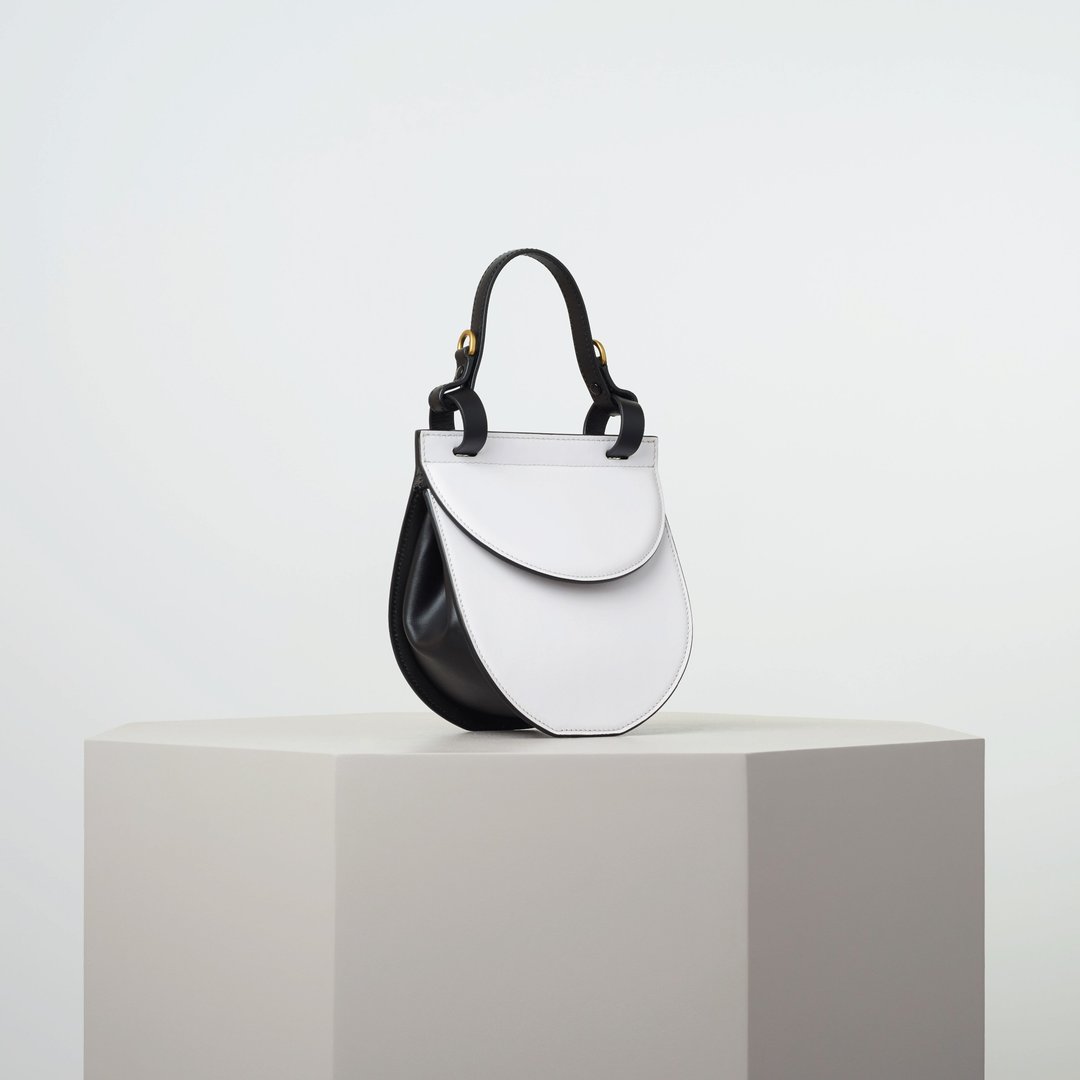ECLIPSE 16 Handbag - Genuine cow leather handbag - Mono (Black and White) - 手提包/手提袋 - 真皮 白色