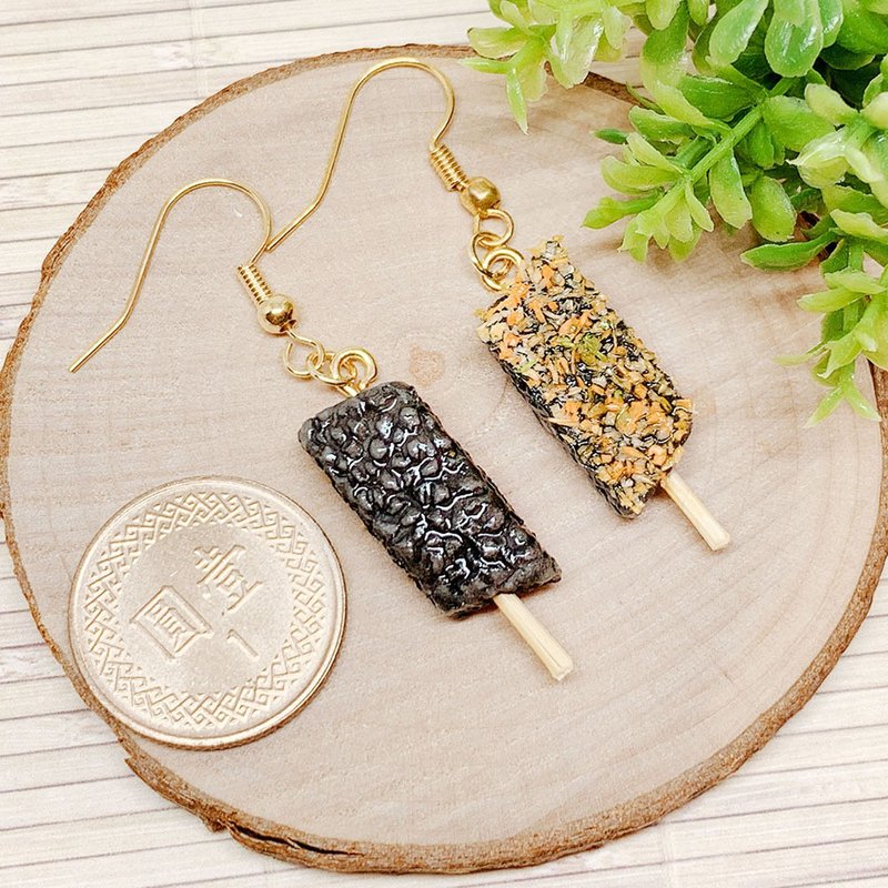 【微距食界】手作 2.5cm/猪血糕/米血糕/耳环/吊饰/摆饰(单一个) - 耳环/耳夹 - 树脂 多色