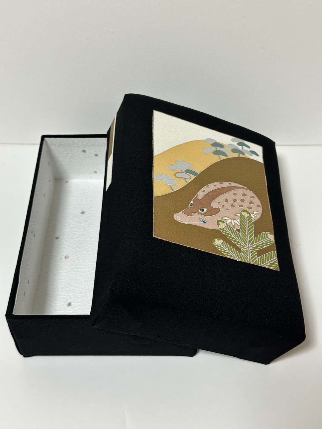 TAKARABAKO——用日本和服布料覆盖的储物盒。日本制造。体验日本 - 收纳用品 - 丝．绢 黑色