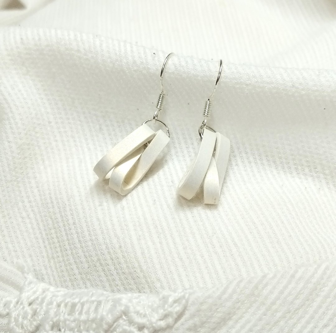 衍纸 卷纸 纸工艺 纸珠宝 手作饰品--缠绕/珍珠白 paper earring - 耳环/耳夹 - 纸 白色