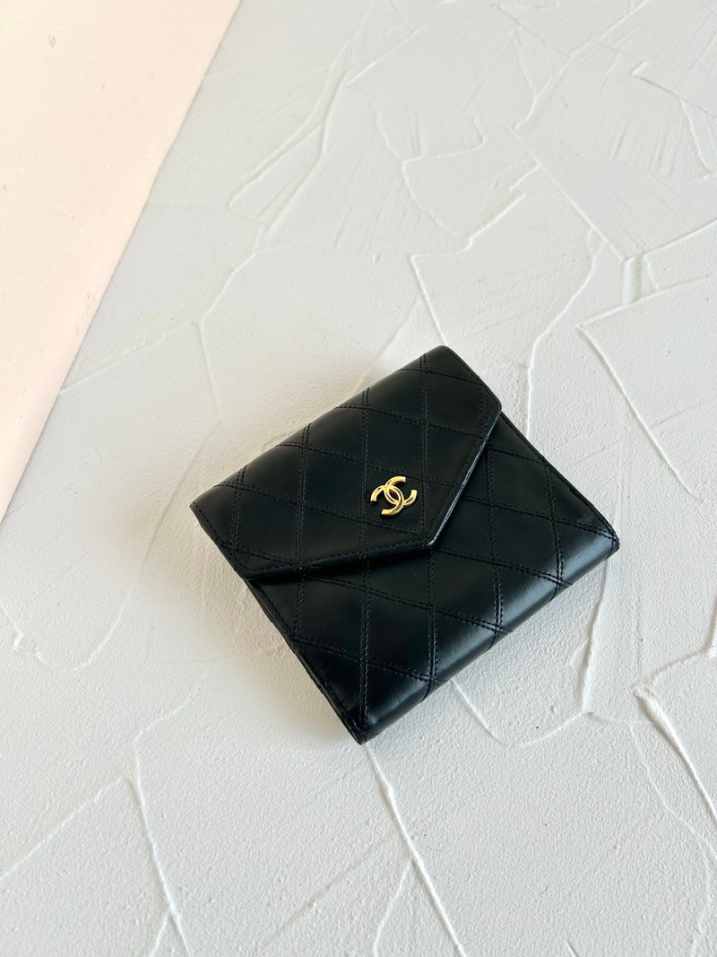 【LA LUNE】中古二手Chanel双面小羊皮革黑色短夹小银包零钱手袋 - 皮夹/钱包 - 真皮 黑色
