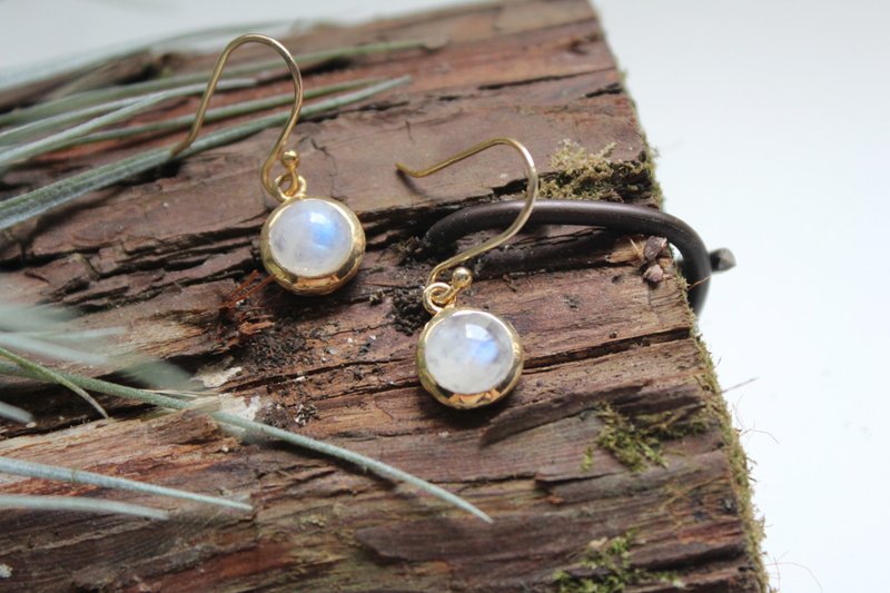 6月诞生石-Moonstone月光石银22k简约款垂吊耳环 - 耳环/耳夹 - 宝石 白色