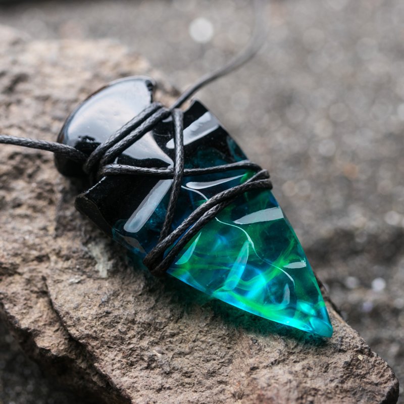 Wood resin necklace Polar Night Arrowhead for women for men - 项链 - 树脂 蓝色