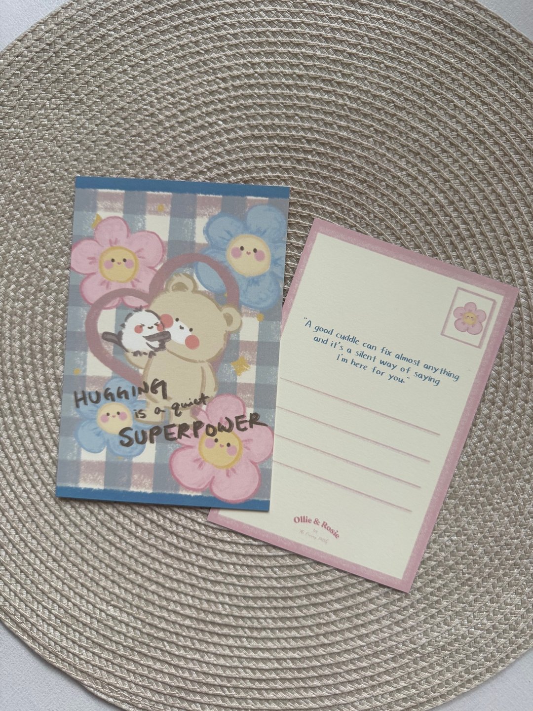 The hugging power Postcard - 卡片/明信片 - 纸 