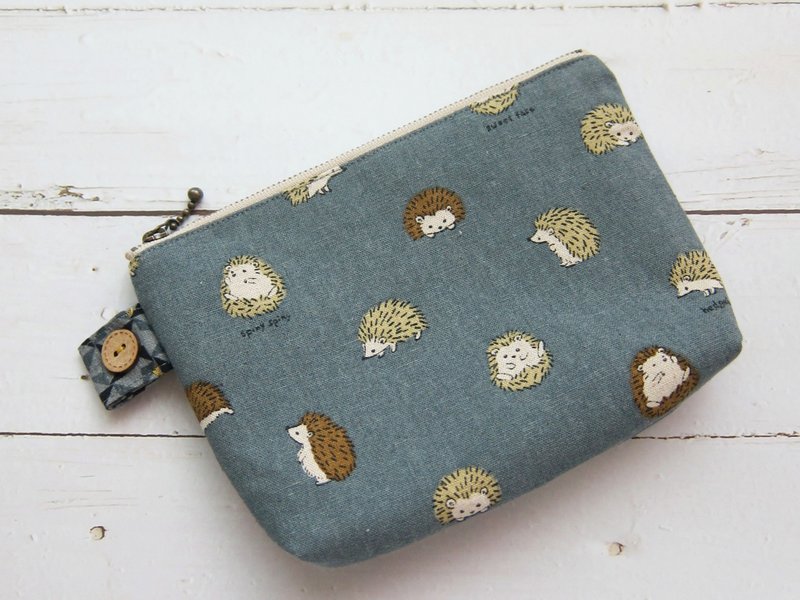 小刺猬拉链包 - 化妆包/杂物包 - 棉．麻 灰色